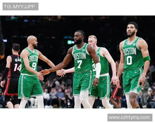 蓝网与勇士激战正酣NBA赛场精彩对决引发球迷热议 蓝网与勇士激战正酣NBA赛场精彩对决引发球迷热议