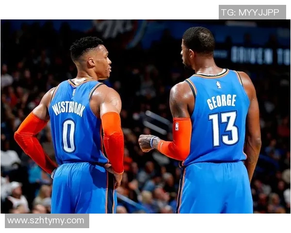 海王与亚当斯的巅峰对决谁能在海洋与陆地之间夺得胜利