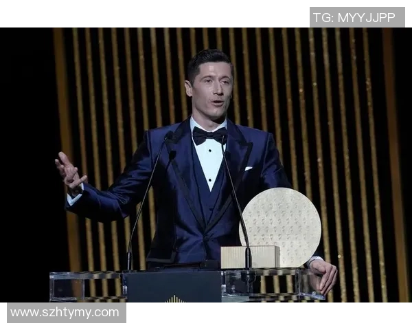 莱万：从足坛巨星到传奇前锋的成长之路与辉煌成就解析